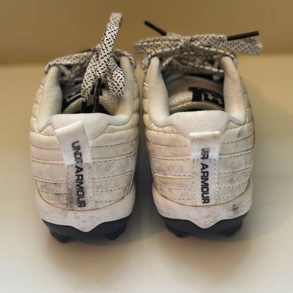 Under Armour Youth Baseball Cleats size 12 - Picture 3 of 10